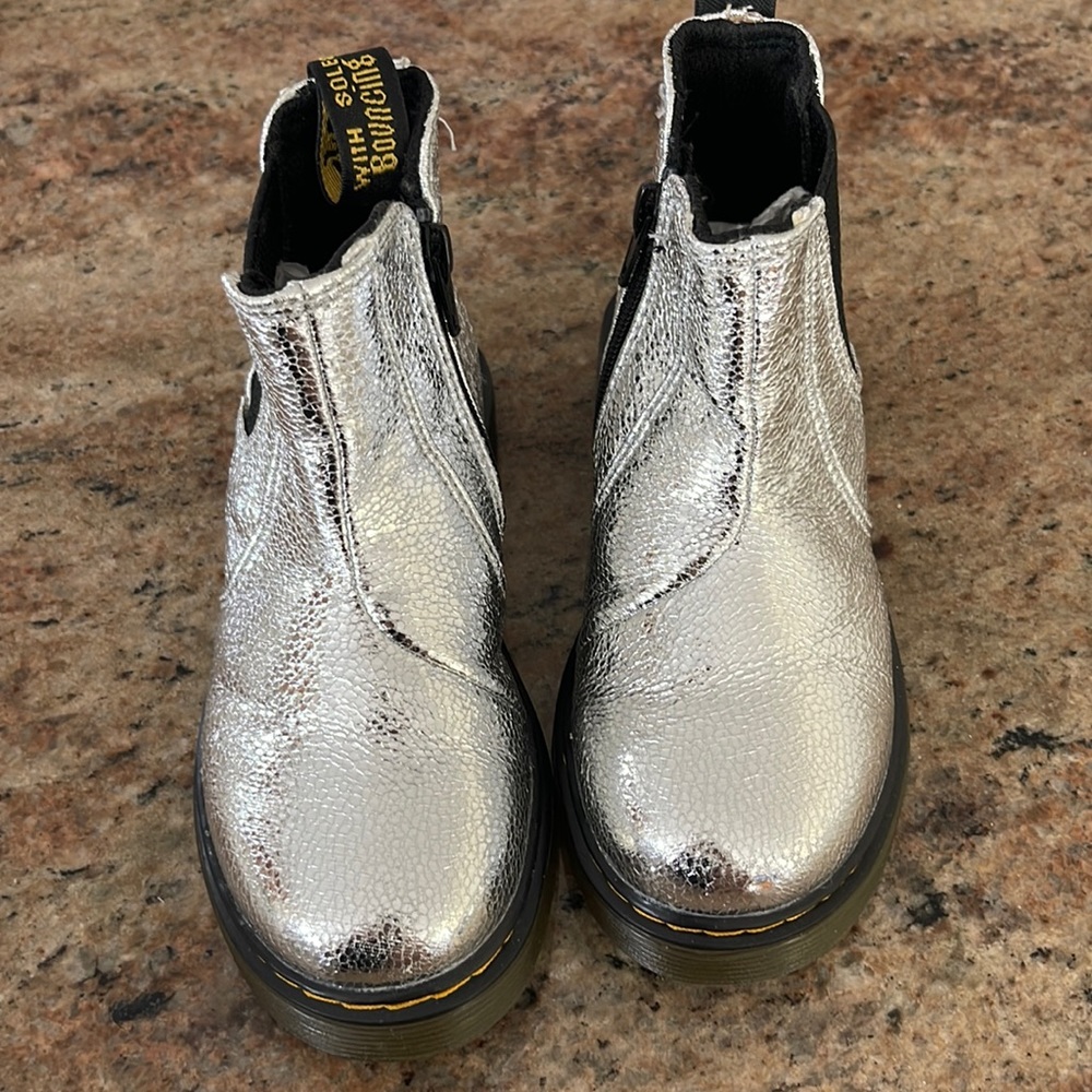 DR MARTENS JUNIOR 2976 CRINKLE METALLIC CHELSEA BOOTS